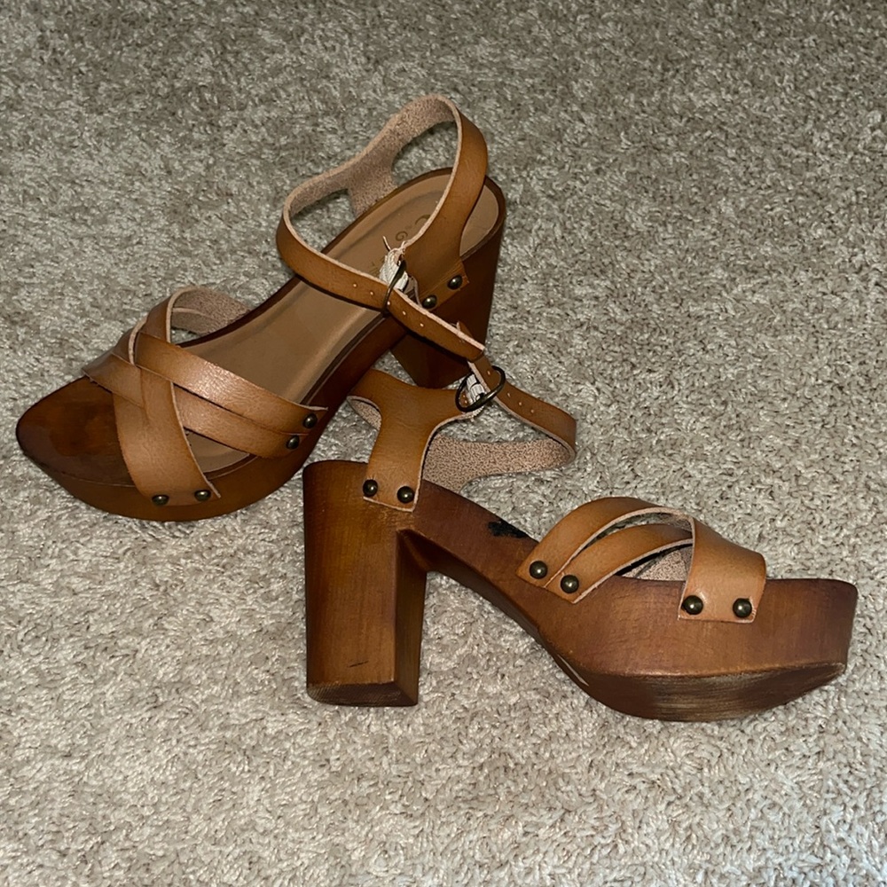 Size 7/8 wooden* & leather* platform heels